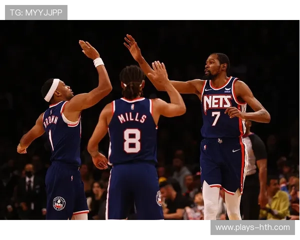 拉文三分连中帮助公牛咬住比分